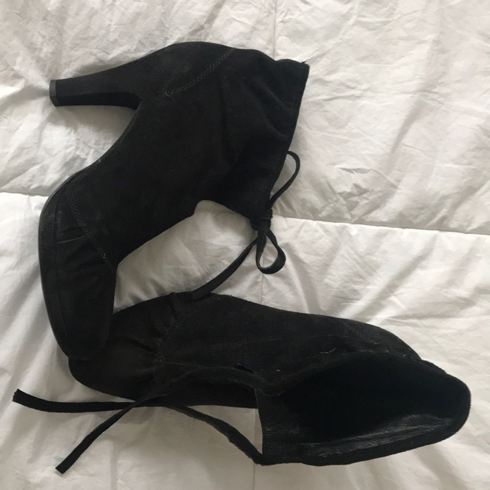 ViC MATiE black booties